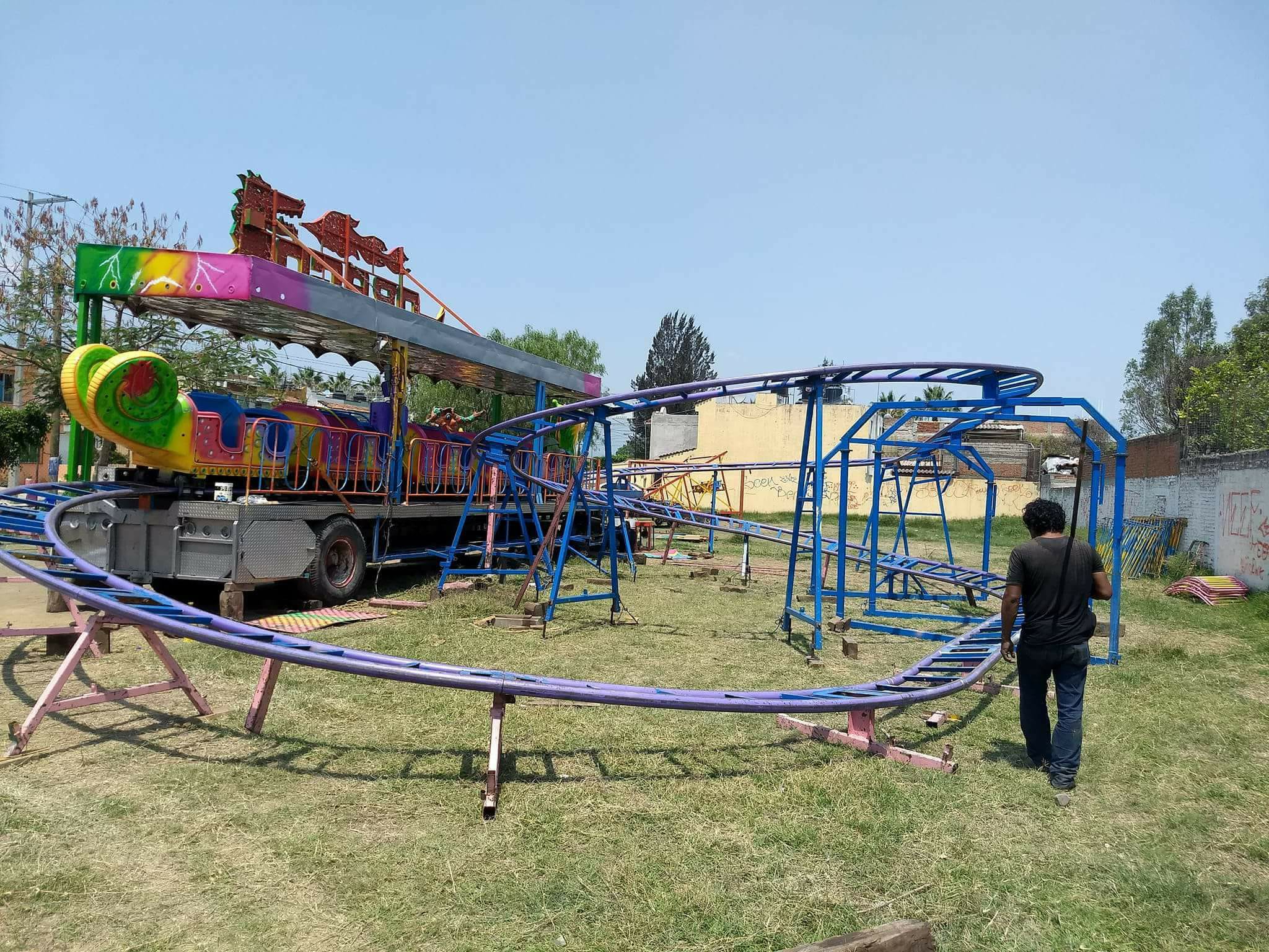 JUEGO MECANICO SOBRE RIELES